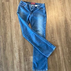 Levi superlow stretch boot cut jean
